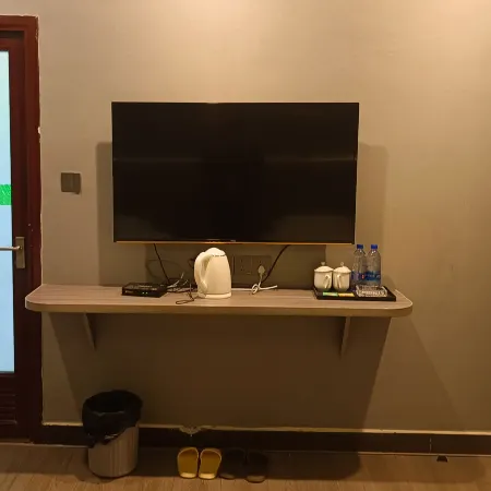Xinfeng Small Island Business Hotel