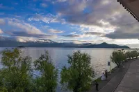 โรงแรมสไตล์บูทีคซันไชน์ ทะเลสาบลู่กู