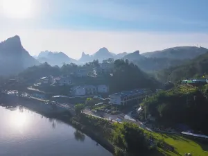 Yangshuo Fadai overhanging hot spring light luxury hotel