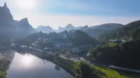 Yangshuo Fadai overhanging hot spring light luxury hotel