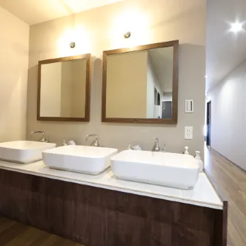 Hotel　Sanzoku Отели рядом со станцией Yui Festival Railway Station