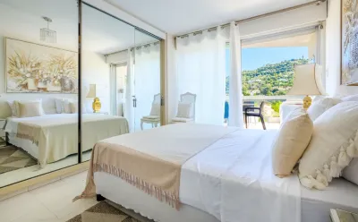 Apartment Sea and Sky with Sea View, Private Terrace Hotel a Vallauris