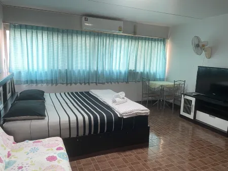 Dailyroom Anna C1-C9 Отели рядом с достопримечательностью «CP All Academy»