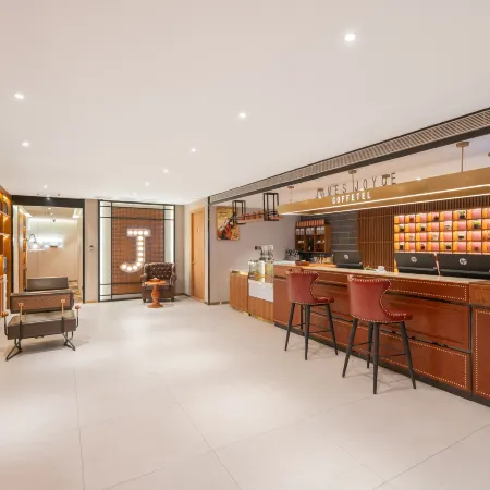 James Joyce Coffetel Hotel (Beijing Capital Normal University Main Campus Cishousi Subway Station) Отели рядом с достопримечательностью «Столичный педагогический университет»