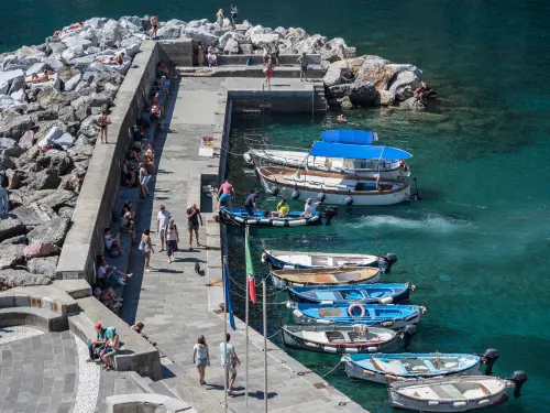 Ventegà Sea View Apartment Hotels in Vernazza