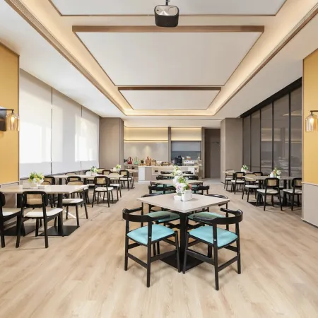 Cloud Screen International Hotel