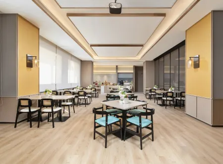 Cloud Screen International Hotel