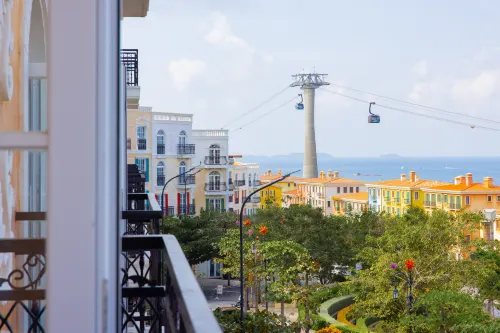 Lotus Home Cafe - Cable Car Station