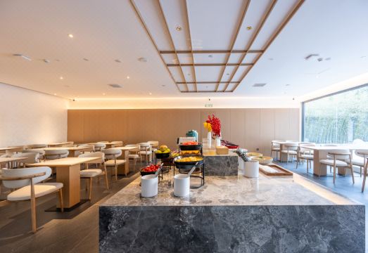 호텔 입구 야경