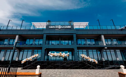 Grace Lazure - Quầy Bar