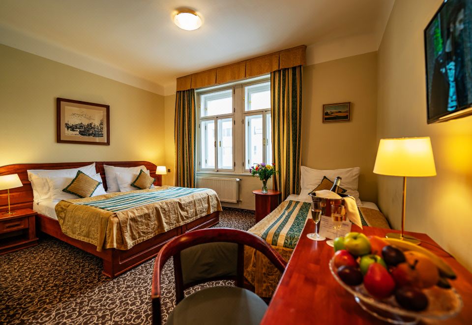 1. Hotel U ..