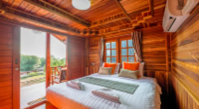 So View Phuket Resort ラットサダ・ピア周辺のホテル