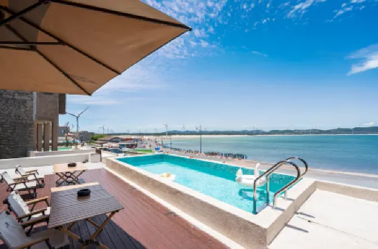 Twilight cloud Hotels near Changjiang'ao Beach