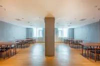 Xuchang Three Kingdoms Hotel (Pang Donglai Times Square Caowei Ancient City Branch) Hotel di Xuchang