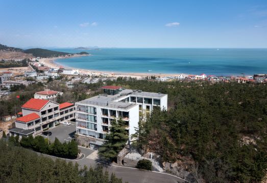 Wild Lodge by Arcadia Collection의 아름다운 카페 공간