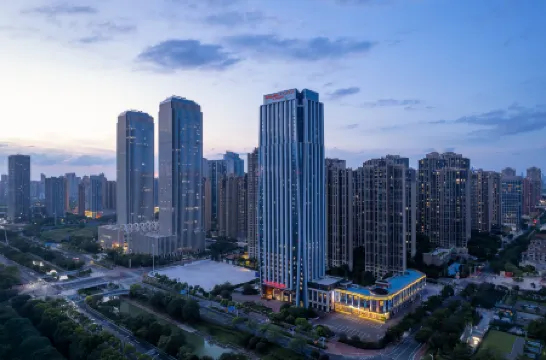 Ramada Plaza by Wyndham Wuhan Hanyang Отели рядом с достопримечательностью «Wuhan International Expo Center»