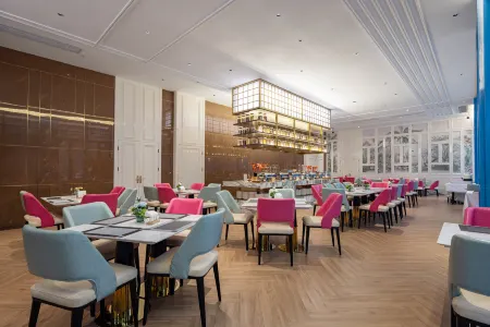 Ramada Binjiang Hotel Yichang Отели рядом с достопримечательностью «Yiling Square»