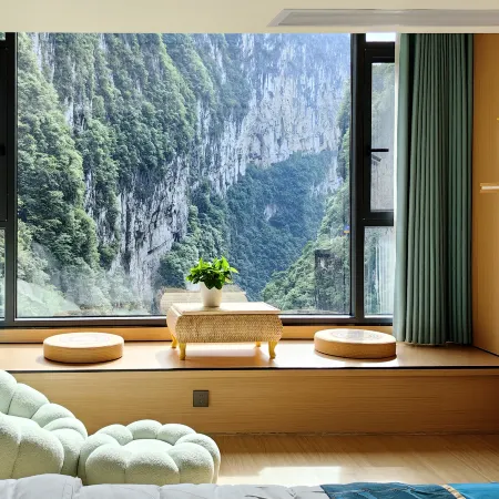 Koi Mountain Cliff Lodge · Cliff Hotel