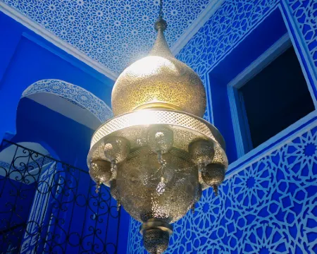 リヤド シェングリ シェフシャウエンのホテル