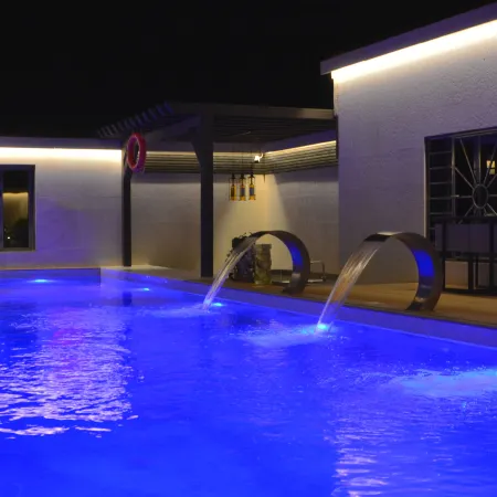 Redwaves Hotel