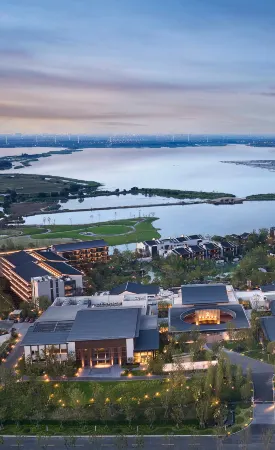 Suzhou Garrya Yangcheng Lake Отели рядом с достопримечательностью «Yangcheng Lake Lotus Island»