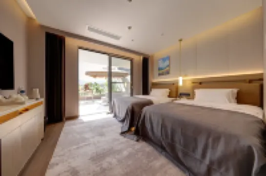 Maitreya Haiwan Ruijing Hot Spring Hotel (Huquan Ecological Park Huquan Mid-Hill Hot Spring Branch)