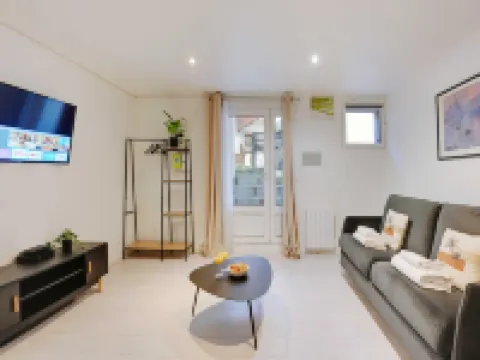 Spacious apartment - 2BR/4P- Le Kremlin-Bicêtre Hotels in Le Kremlin-Bicetre