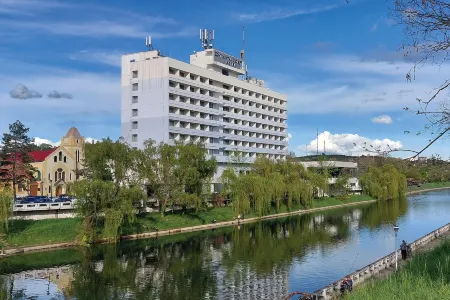 Continental Forum Oradea Отели рядом с достопримечательностью «Орадийский замок»
