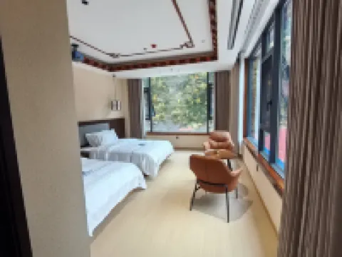Heishui Songzan Linxi Grand Hotel Hotels in Heishui