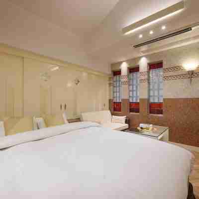 BE FREE HOTELS甲府は2025年8月にカップル専用のホテルをフルリノベーションした まったく新しいスタイルのホテルです様々なご利用者様の自由な過ごし方を提供するホテルとしてBE FREE HOTELsと名付けました Rooms