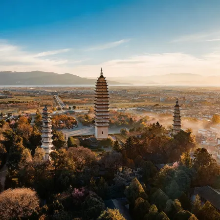 Yalongwan Hotel (Dali High-speed Railway Station Erhai Park)