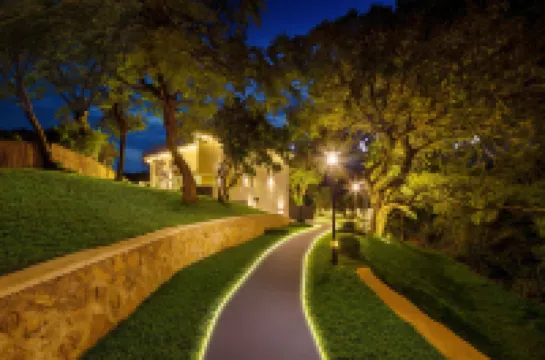 Floral Hotel·Mountain Retreat in the Clouds (Putuo Mountain Ten Thousand Buddhas Pagoda Hotel) Hotels in Zhoushan