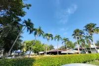 Green Town Hotels and Resorts Hotels in Si Rusa