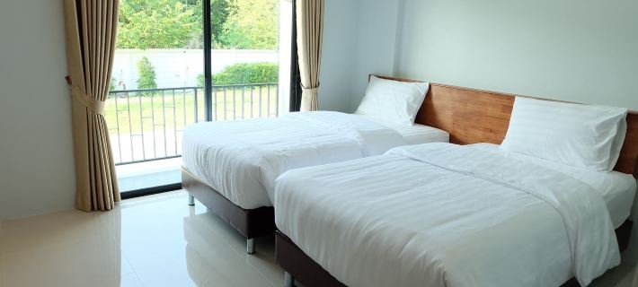 De Vine House Hotels in Mueang Roi Et District