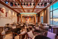 Changhong Pearl Hotel (Qinggeli Langshan Ski Resort) Hotel di Qinggil County