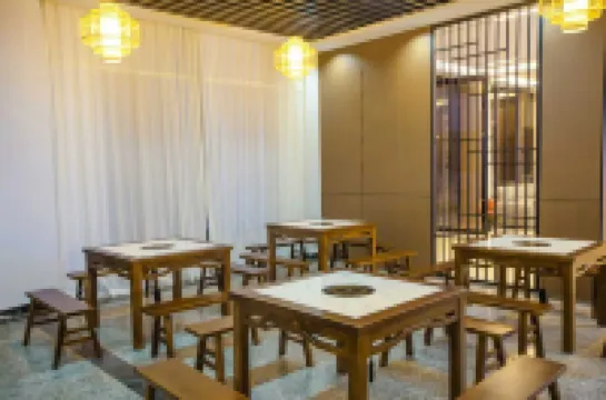 Luoping Heyi Express Hotel