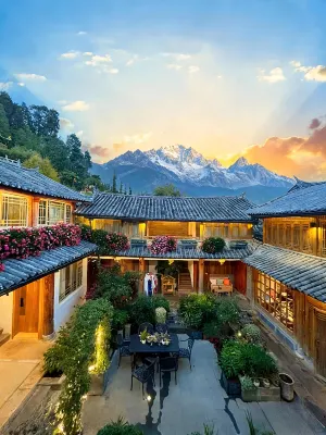 Lijiang Huazizai Premium Garden Inn 光碧楼周辺のホテル