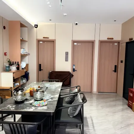 Kaiwei Hotel (Baoshan High-Speed Railway Station Yiwu International Trade City)