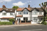 Stunning London 5 Bedroom 3 Bath House with Garden Near Hampstead Sleeps 10 - Виллы