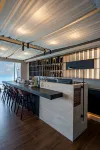 Floral Hotel · Island South Hotel - bar