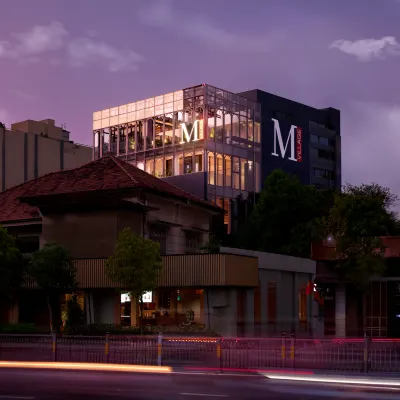 Express by M Village Nguyen Van Troi, a brand of Modern Village Lifestyle Отели рядом с достопримечательностью «Фунхуан»