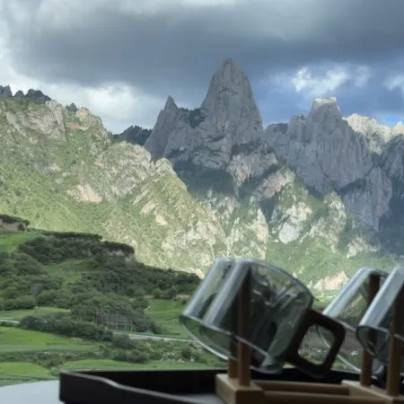 Lan Jing · Panoramic Sunrise & Mist View Retreat (Zhagana Scenic Area)