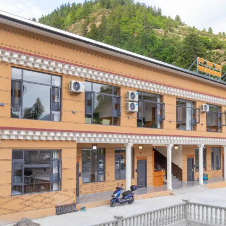 Jiake Homestay (Zhagana Grand Scenic Area Ticket Office)