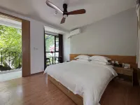 Liuba Front and Back Courtyard Themed Homestay (Old Street)