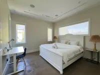 Luxury 2-Bed Suite /Private Bath/Near YVR/Free Parking