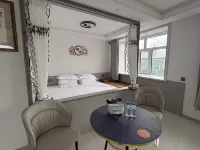 Half Mu Leisure Courtyard Homestay - parking