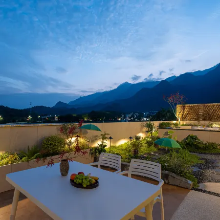 Floral Hotel·Lakeside Qingshe Hotel (Xiufeng Scenic Area, Lushan National Park)