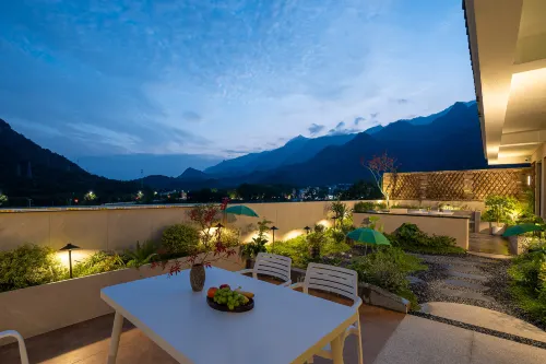 Floral Hotel·Lakeside Qingshe Hotel (Xiufeng Scenic Area, Lushan National Park) - WiFi