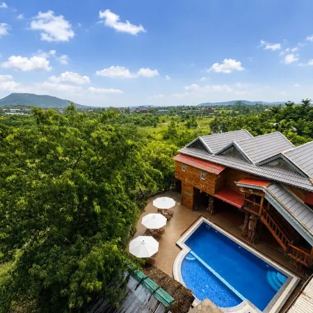 Cloudy Hill Hostel & Villa