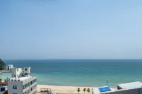 S-STAY PENSION - مسبح على السطح